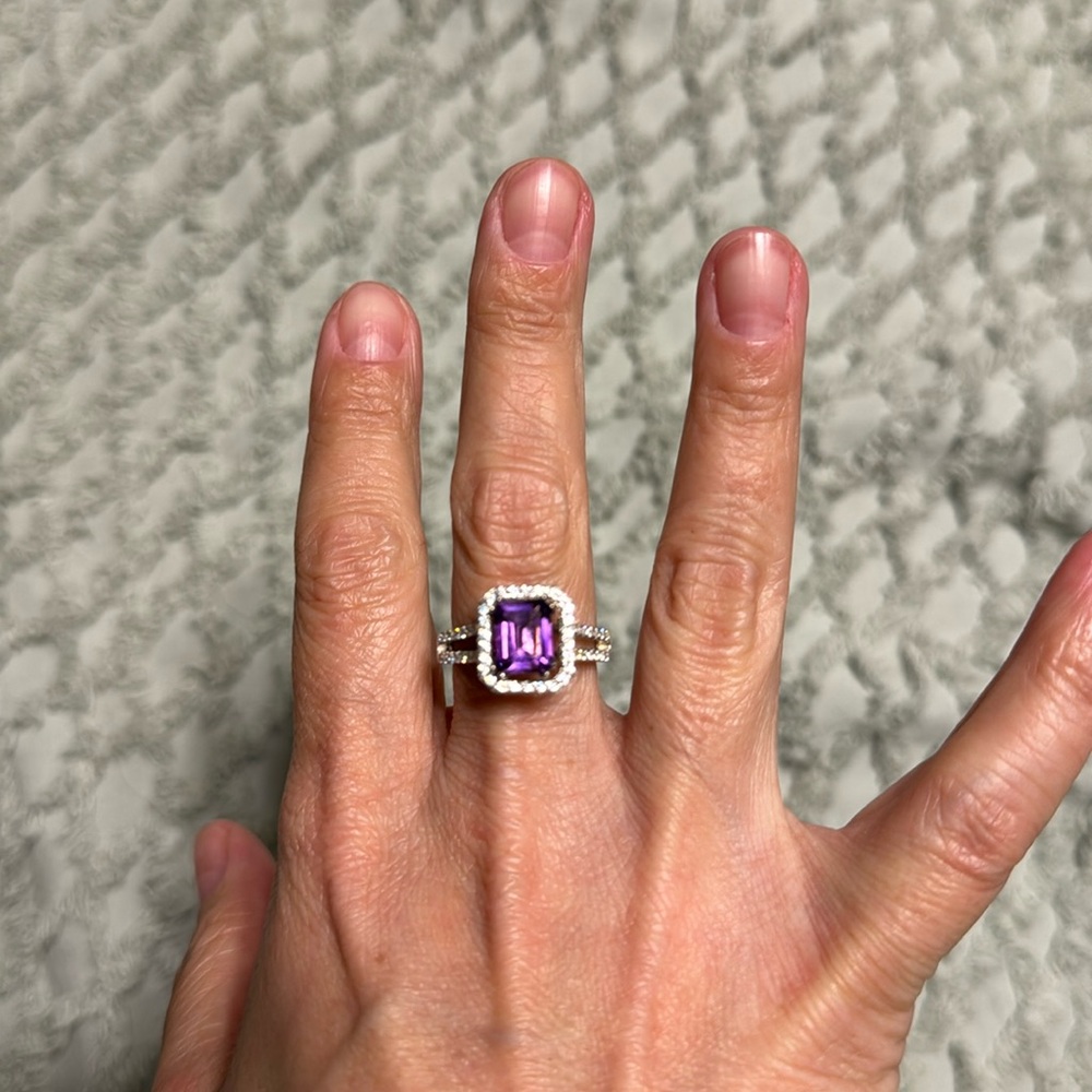 Gem Stone King 925 Sterling Silver Purple Amethyst ring.